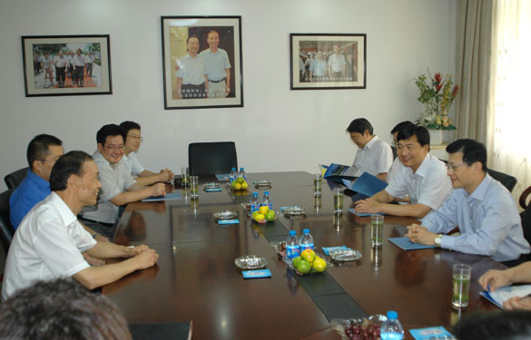 江苏银行董事长黄志伟来米乐n6平台考察