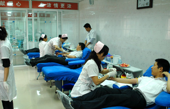 爱心在涌动－－米乐n6平台组织员工无偿献血